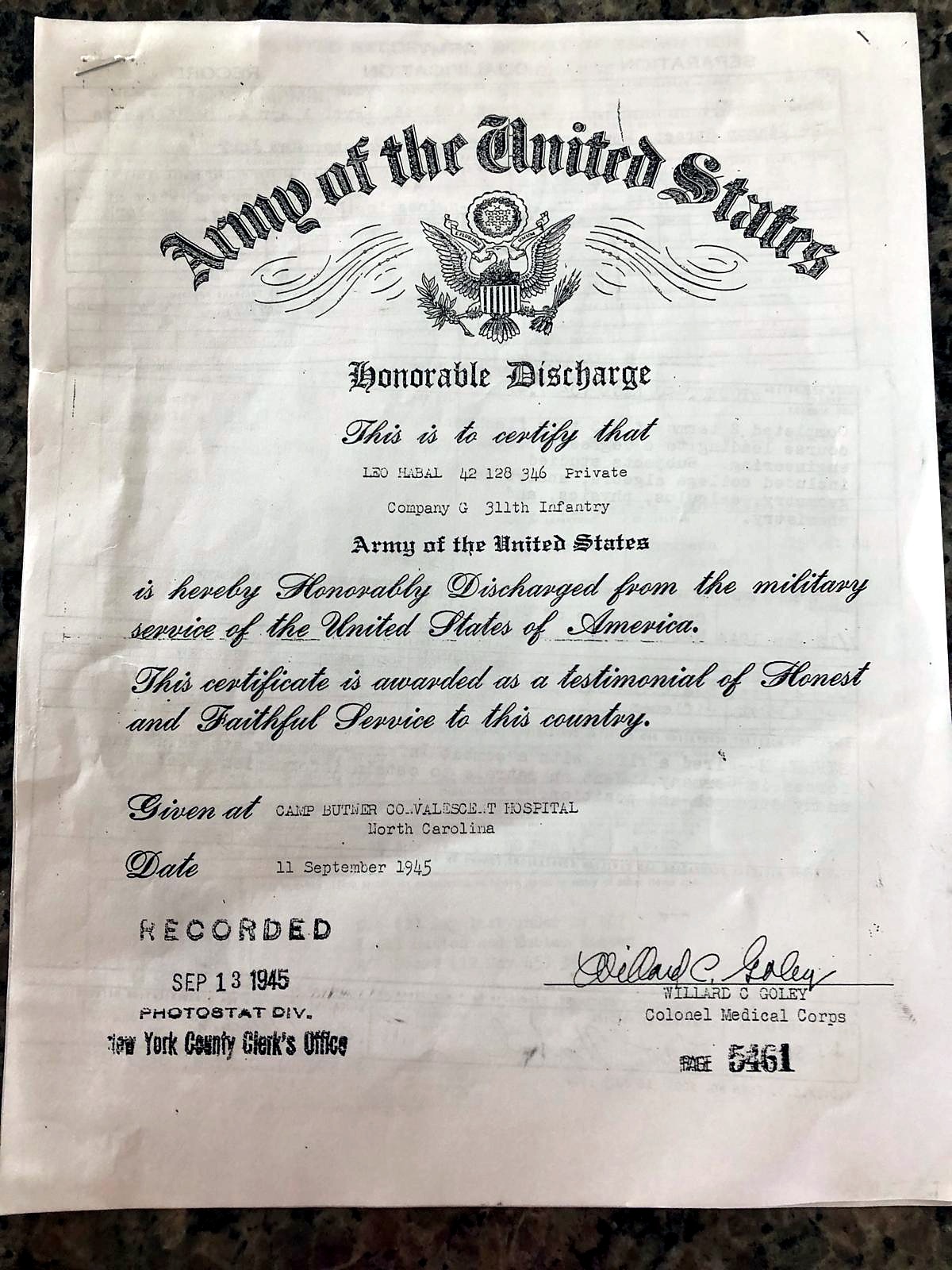 Complete Honorable Discharge certificate for Leo Habel, including its margins and signature